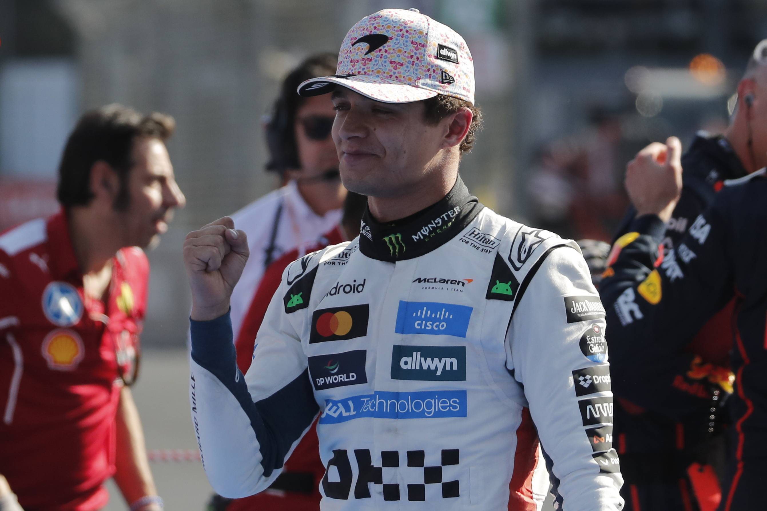 梅赛德斯碾压法拉利，诺里斯统治全场