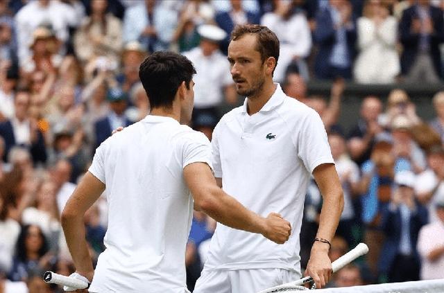 温网完胜法网,梅德韦杰夫惊艳四座 温网完胜法网,梅德韦杰夫惊艳四座