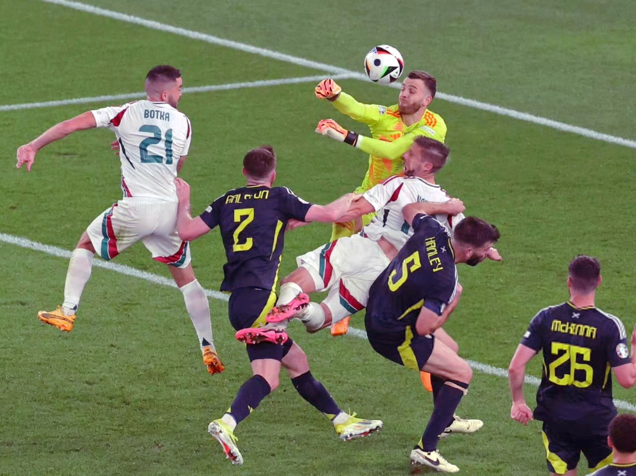 巴西鏖战塞内加尔，阿圭罗点燃赛场