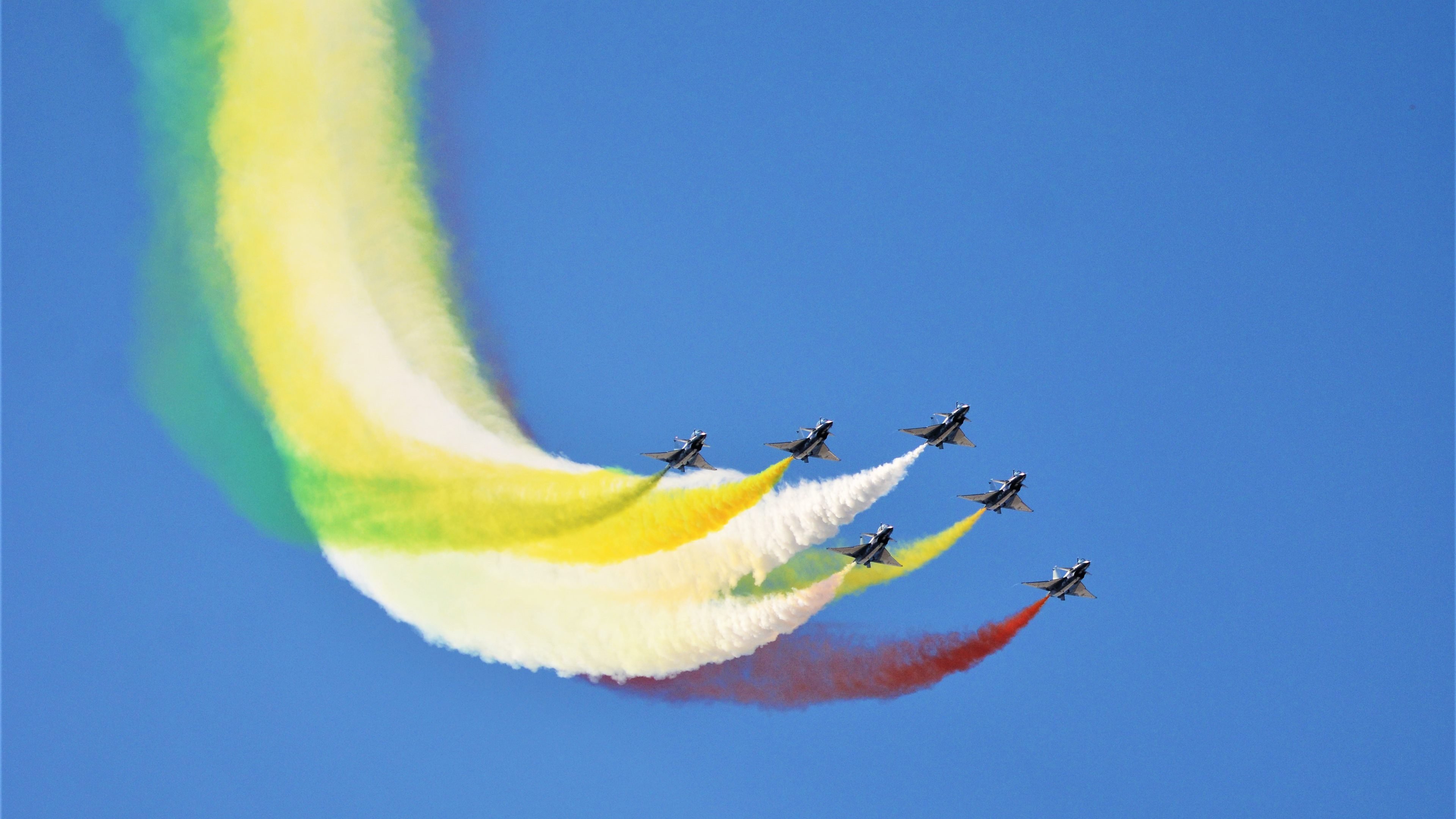 开云体育官网-北极光遇烈焰，内马尔撕裂防线独造三球