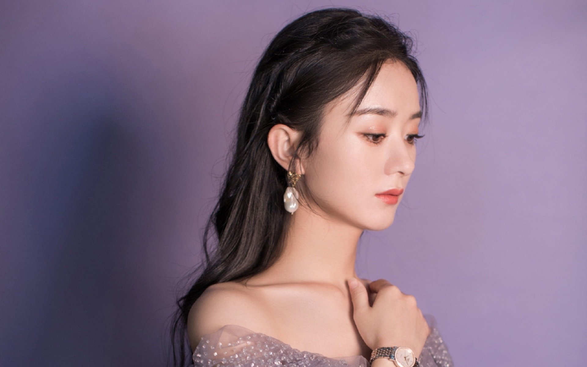 为了写出唯一性，我们需要跳出常规的体育报道框架，将这场比赛置于一个更大的叙事背景中—比如，作为一个新时代的开端，或是亚非足球格局重塑的标志性事件